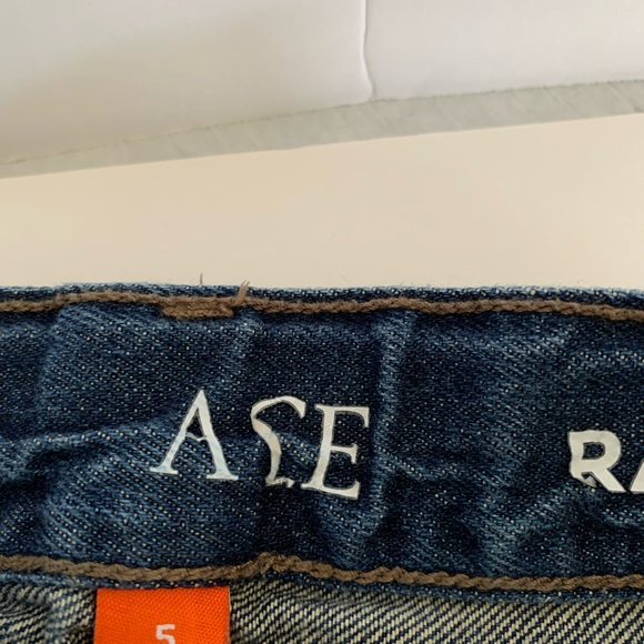 The Children’s Place Size 5 blue jeans. Adjustable waist. - Picture 4 of 7